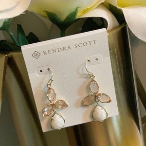 NWOT Kendra Scott Kendall Gold Earrings